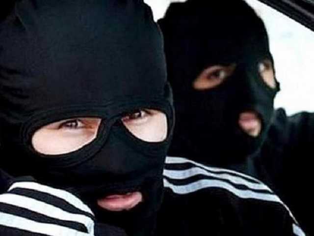 В Донецкой области грабитель пункта "Национальной лотереи" пытался сбить автомобилем полицейского