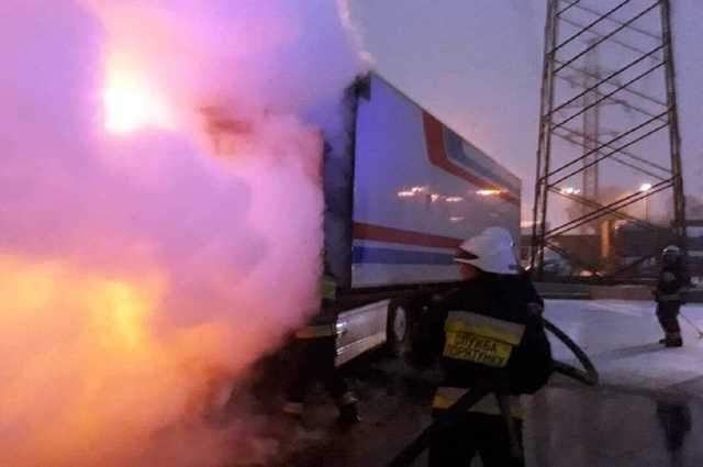 В Днепре горел грузовой автомобиль