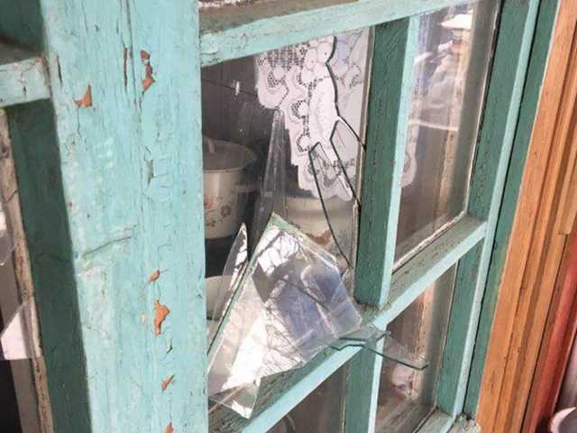 Мужчина избил ногами 84-летнюю старушку в Днепре и побил окна в ее квартире