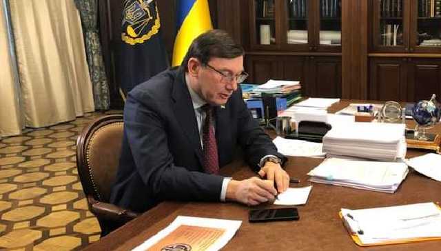 Луценко намерен ввести санкции против отдельных россиян