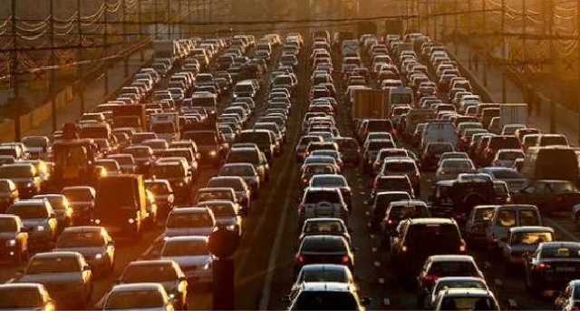 Киев парализовали пробки и многочисленные ДТП: карта "красных" улиц и аварий