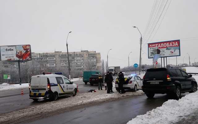 Под Киевом водитель Mercedes насмерть сбил пешехода