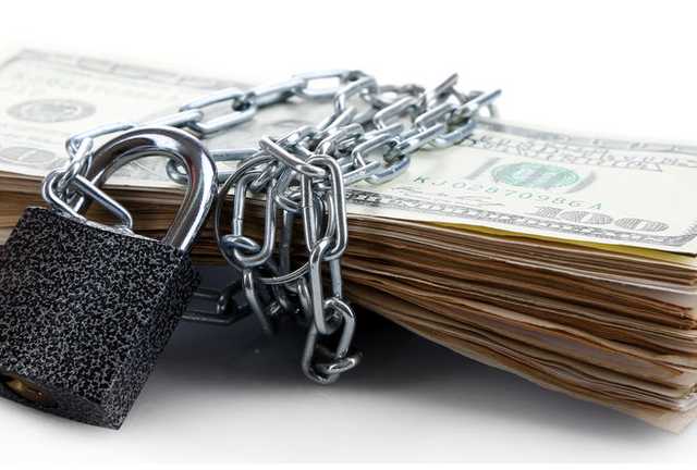 Запретят валюту: как Нацбанк будет спасать гривну