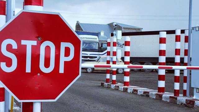 Дончанам угрожают запретом на выезд из «ДНР» за долги