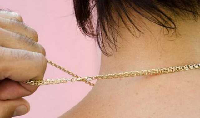 В Киеве серийный вор несколько месяцев срывал с женщин украшения