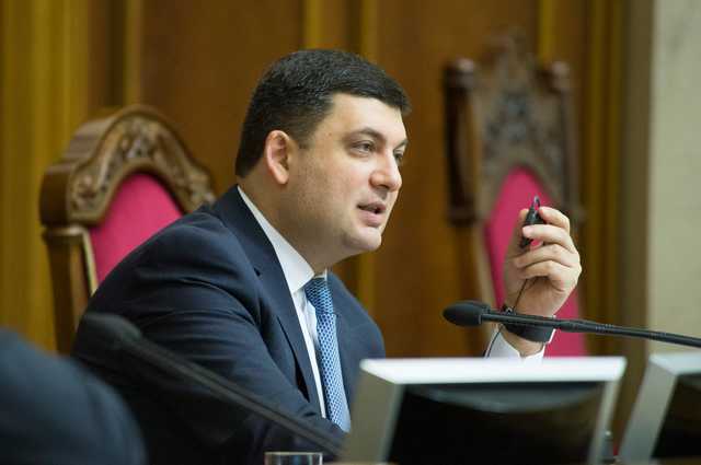 Неравентство оплаты труда: Гройсман хочет уравнять зарплаты женщин и мужчин в Украине