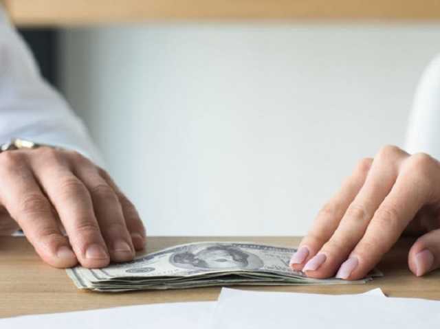 Стало известно, сколько денег теряет мировая экономика из-за коррупции