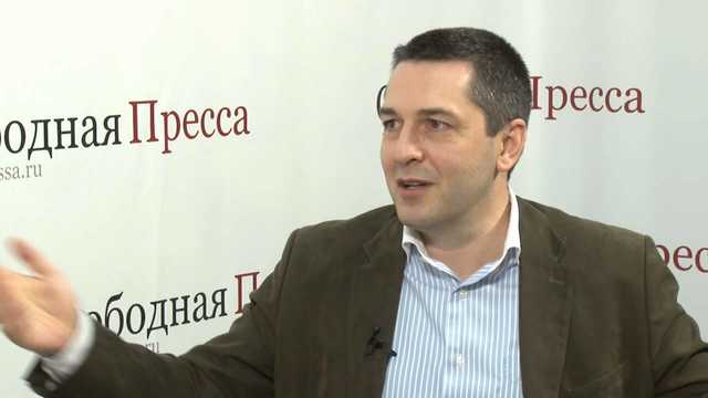 Бывал на Донбассе: «желтый жилет» признался, зачем развернул флаг «ДНР» в Париже