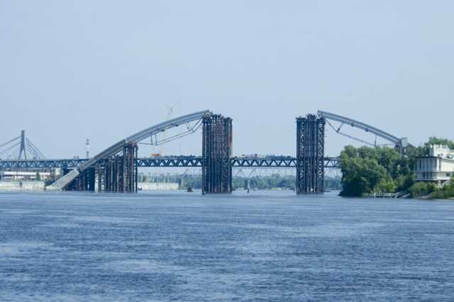 В Киеве сегодня перекроют движение на мостах