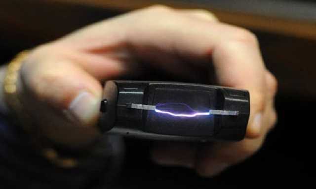 Во Львове наркоман пытал своих родителей электрошокером