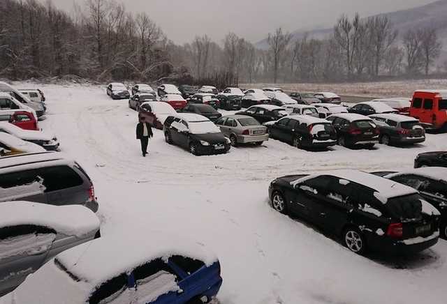Кладбища «блях»: как украинцы бросают свои авто на полях Словакии