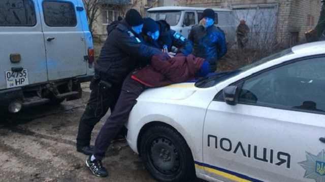 В Бердянске пьяная компания с ножом атаковала электриков