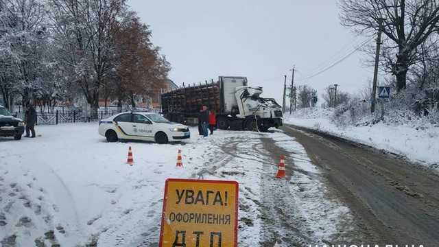 Из-за снегопада под Киевом произошло более 100 ДТП - есть погибшие и раненые