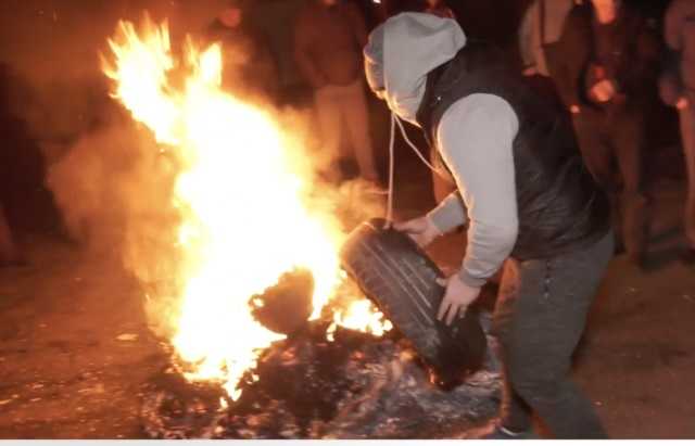 На Закарпатті місцеві жителі блокують трасу. Вони вимагають справедливого вироку для вбивці