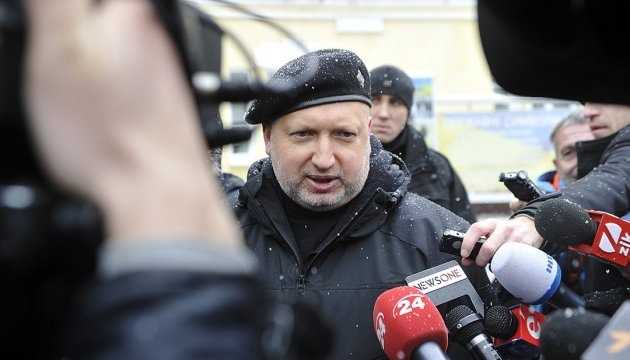 Сборы резервистов расширили на всю Украину: Турчинов сделал заявление