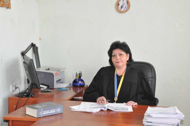 Запорожская судья показала адвокату неприличный жест во время судебного заседания