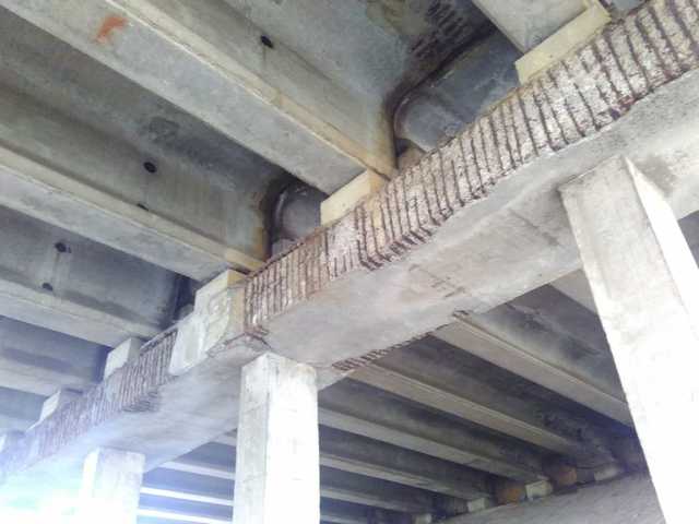 В Киеве рассыпается действующий мост