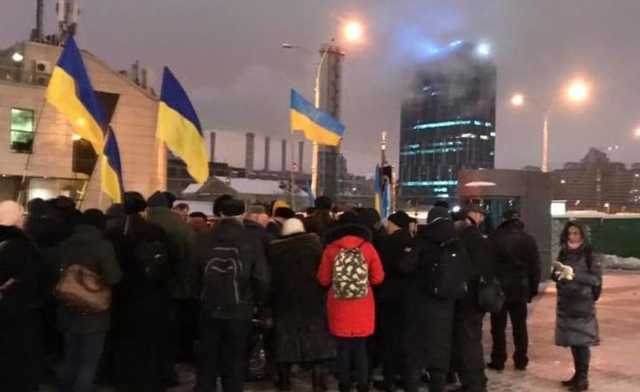 Со всей Украины свозят людей для поддержки Томоса — соцсети