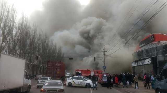 В Одессе горит отделение Новой почты