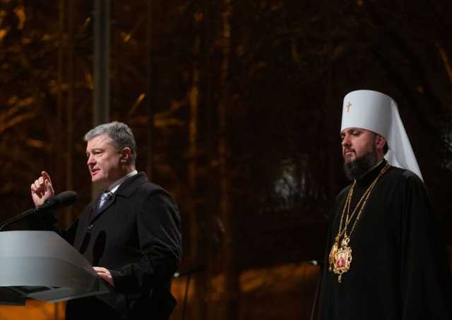 Порошенко гарантировал защиту священникам и верующим УПЦ МП, которые решат присоединиться к Украинской церкви