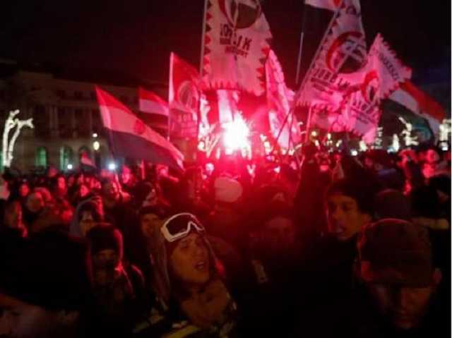 В Сербии тысячи людей вышли на протест против президента страны