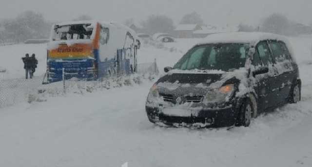 В Сербии автобус с людьми вылетел с трассы, есть погибшие