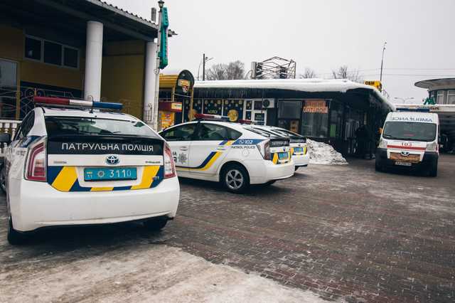 В Киеве на Гидропарке мужчину избили стулом по голове и порезали