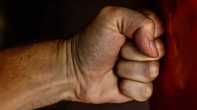 Не дождался заказа: на Закарпатье мужчина жестоко избил сотрудницу кафе