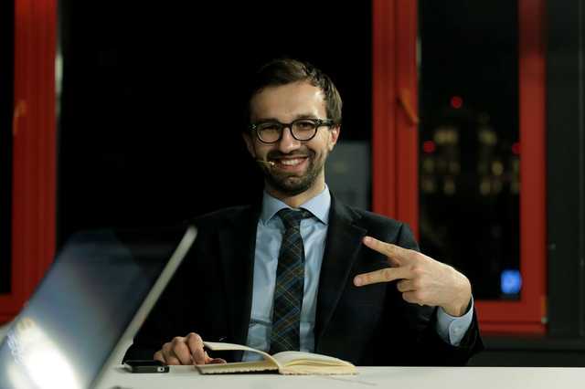 Лещенко закликав Порошенка скласти повноваження президента