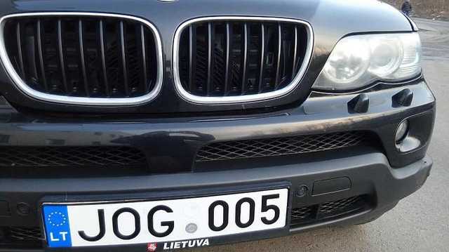 Почалося полювання: у Києві “євробляхам” масово проколюють колеса