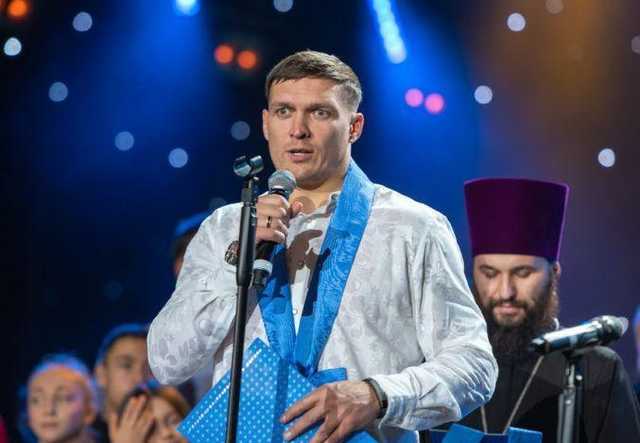 Александр Усик получил орден преподобного Ильи Муромца 1 степени
