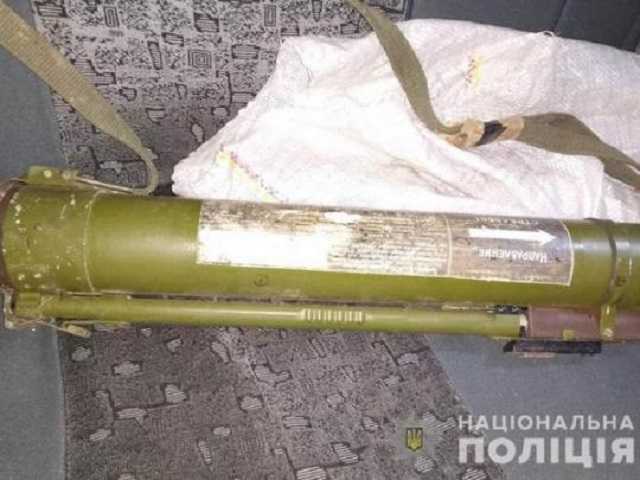 Память подвела: под Днепром пассажир забыл в такси гранатомет