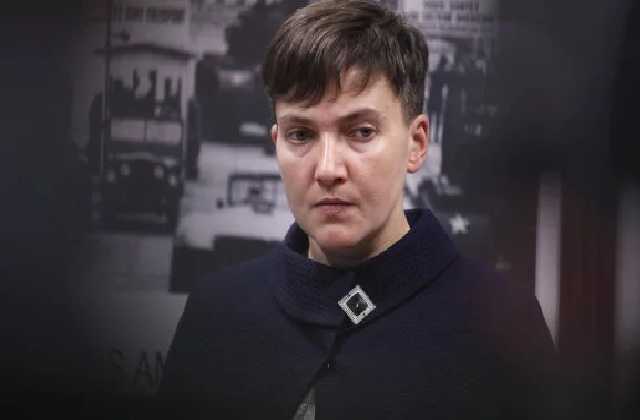 Поклонник Савченко бросил ботинок в прокурора