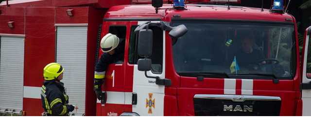 В Киеве на Позняках в здании лицея с учениками внутри вспыхнула подсобка