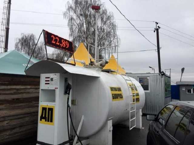 Почему украинцы переплачивают 8 гривень на литре бензина