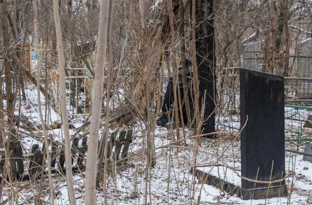 В Днепре на кладбище нашли повешенного мужчину