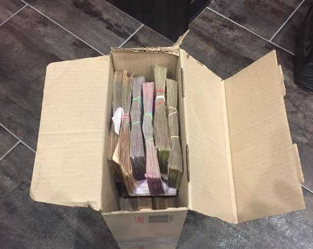 ’’Бросили в окно кучу денег’’: ГПУ со скандалом задержала коррупционеров