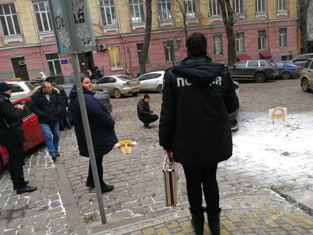 В Одессе на Дерибасовской под «Мерседес» закинули коктейль Молотова