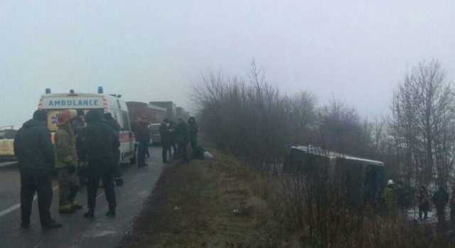 В Одесской области столкнулись грузовик и "Таврия", пострадали с десяток авто