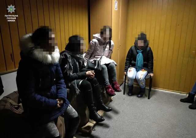 В Киеве на вокзале комбат поймал банду опасных воровок