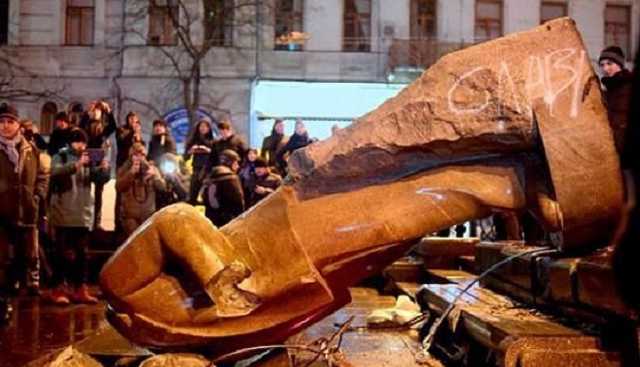 Как украинцы Ленинов валили