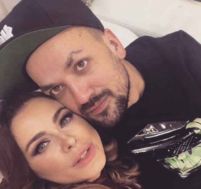 Лорак заинтриговала нежным фото со знаменитым красавчиком: «Снова вместе»