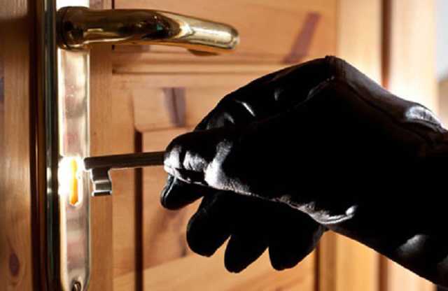 В центре Киева квартиранты-воры вынесли из квартиры все подчистую, включая сантехнику