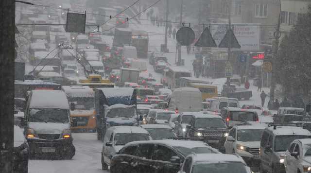 Киев “стоит” в огромных пробках