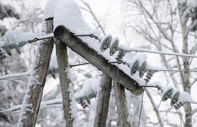 Снежный коллапс: почти 500 населенных пунктов остались без света