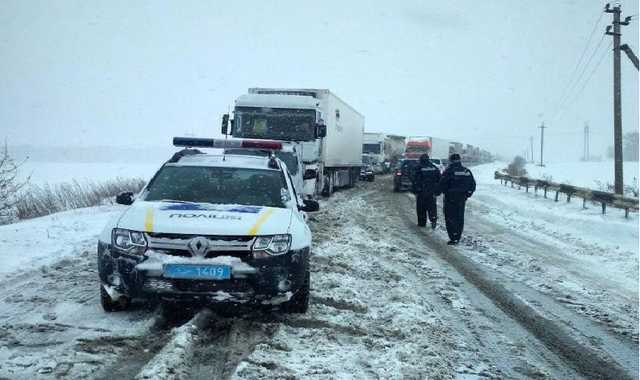Снежный плен: Мочанов поделился жизненно важными рекомендациями для водителей