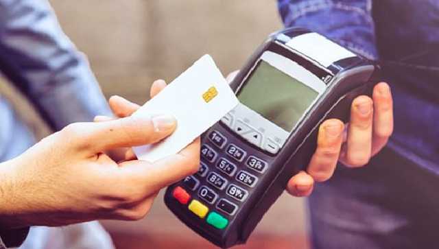 ПриватБанк блокирует платежи картами