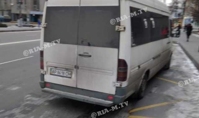 Наглый мелитопольский водитель маршрутки высадил ребенка, чтобы сократить себе дорогу