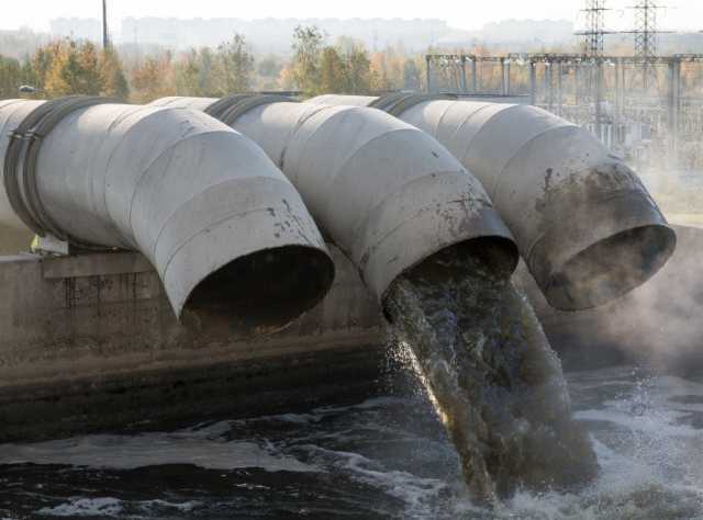 Потоп в Днепре: вода из канализации затопила сразу несколько улиц