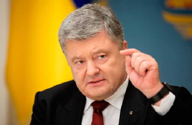 Порошенко настаивает на продлении ограничений на въезд россиянам